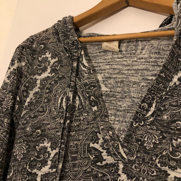 The Balance Collection Paisley Print Light Hoodie - Picture 3 of 5